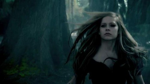 avril lavigne 500x283 Avril Lavigne Music Video Alice Underground tag