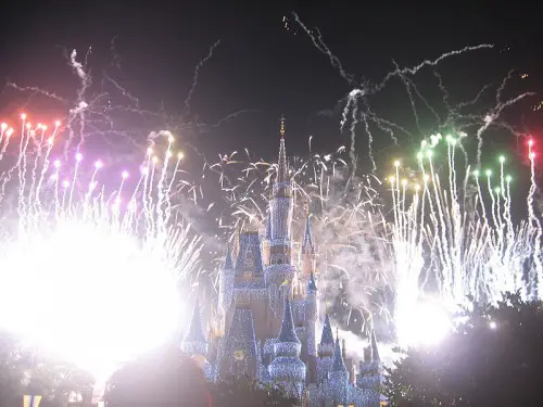 Ask a Disney Question: Where can you eat and watch fireworks?