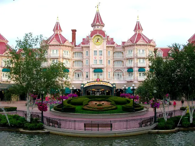 Disneyland Hotel Invalidities Rest Rooms