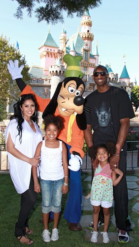 Kobe visits Disneyland to celebrate Lakers Win