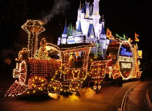 A Main Street Electrical Parade Preview