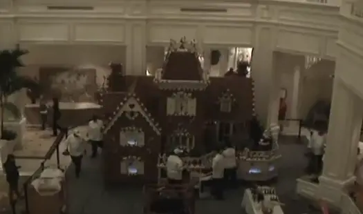 2010 Grand Floridian Gingerbread House Construction