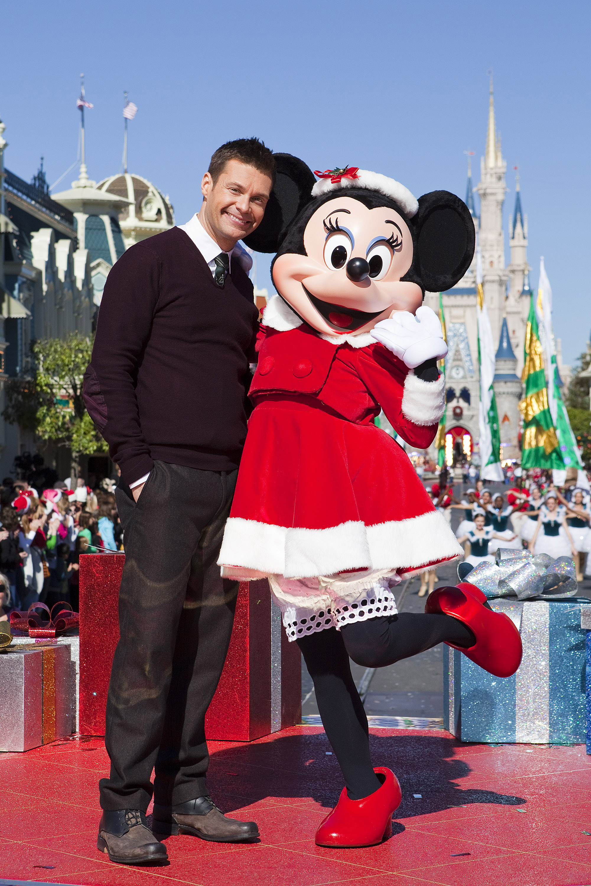 Photo: Ryan Seacrest stars in 2010 Disney Parks Christmas Day Parade