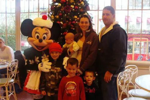 Linds and family at Minnie in the Park breakfast