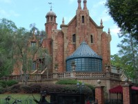 New Disney World's Haunted Mansion Queue