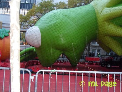SAM 1799 400x300 Disney Adventures in NYC   Macys Thanksgiving Day Parade Big Balloon Blow Up %tag