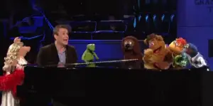 Watch the Muppets Crash Jason Segel's SNL Monologue