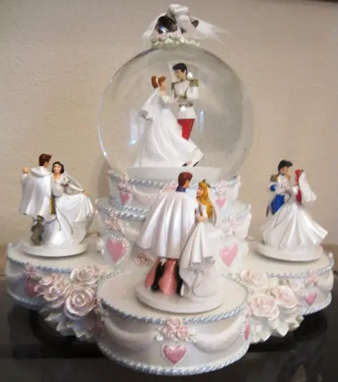 Disney Souvenirs & Collectibles – Princess Wedding Dance Snowglobe