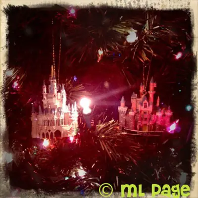 390351 2711675914959 1348734453 2969738 531229829 n 400x400 Disney in Christmas: Magic the Whole Year Through %tag