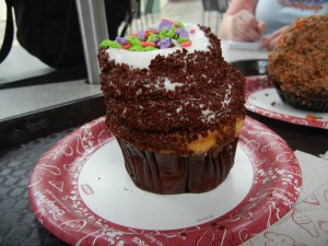 Disney Food Confession - The Marble and Butterfinger Cupcake from Starring Rolls Cafe