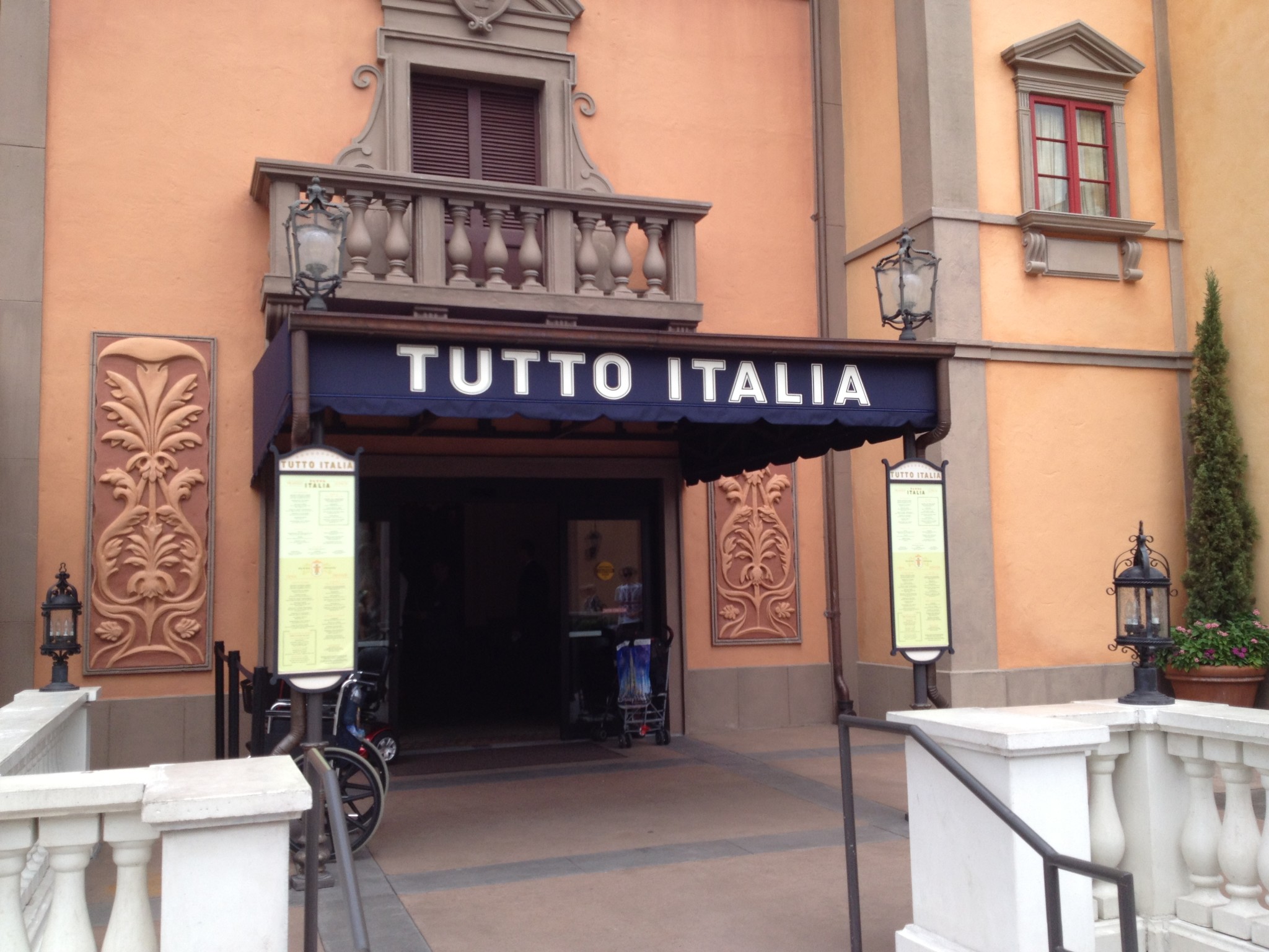 Drink Around the World Showcase – Italy Pavilion - Chip and Co