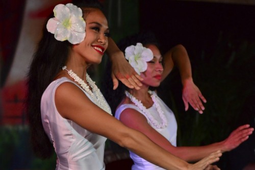 Spirit of Aloha girls dancing