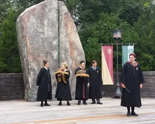 Frog Choir performs in The Wizarding World of Harry Potter-Hogsmeade