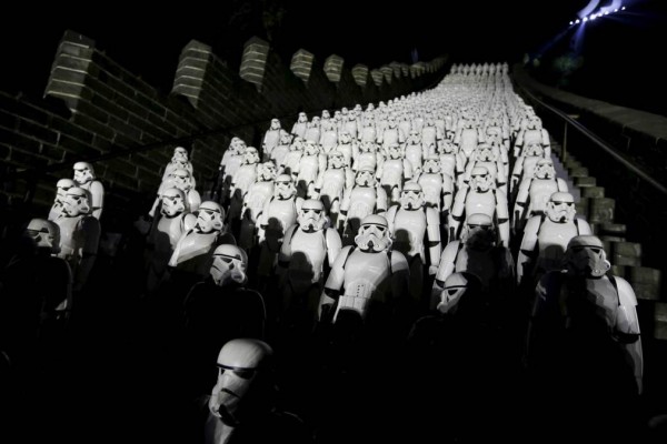 Five hundred replicas of the Stormtroopers characters from "Star Wars" are seen on the steps at the Juyongguan section of the Great Wall of China during a promotional event for "Star Wars: The Force Awakens" film, on the outskirts of Beijing, China, October 20, 2015. REUTERS/Jason Lee