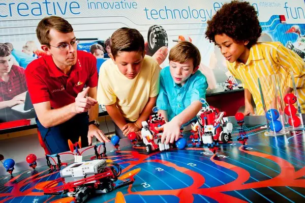 LEGOLAND Florida makes learning fun by taking imagination outside of the classroom with its third year of educational field trips. The park offers STEM (Science, Technology, Engineering and Math)-focused programs that meet Next Generation Sunshine State Standards. The programs translate classroom curriculum into real-world examples featuring LEGO products for grades K-6 including the WeDo Robotics LEGO Education Set and LEGO MINDSTORMS NXT-bots.