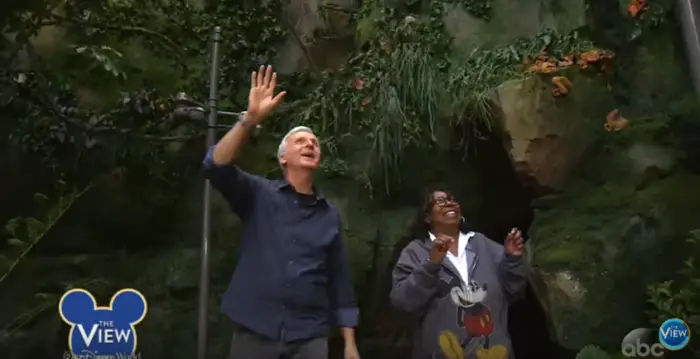 James Cameron Gives Whoopi Goldberg Tour of Pandora - The World of Avatar in New Video