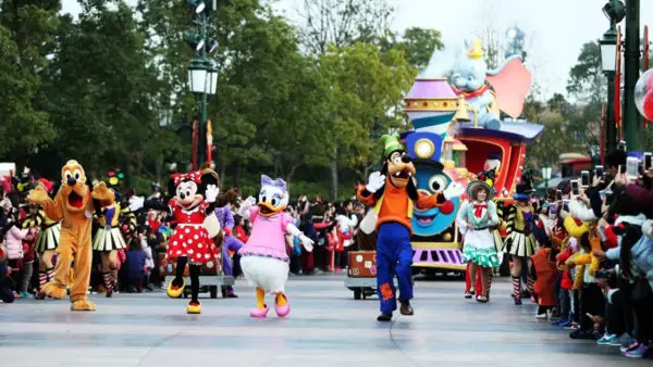 Shanghai Disney Resort Attractions and Live Shows Honored with Top Awards