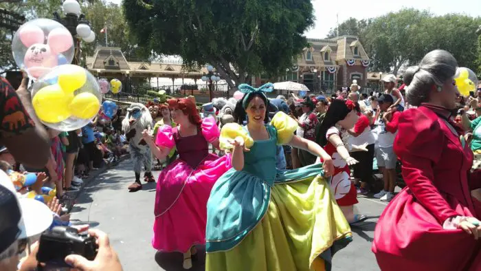 62 Characters Came Out To Wish Disneyland A Happy 62nd Anniversary