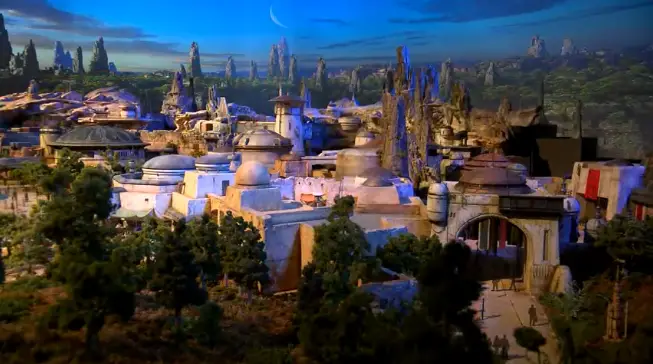 Star Wars: Galaxy's Edge At Disneyland Reaches Full Height