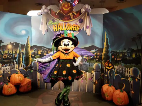 Minnie's Halloween Dine Spooky Themed Food & Characters Review