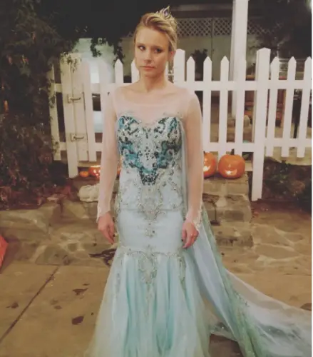 Kristen Bell Dresses Up as Elsa for Halloween