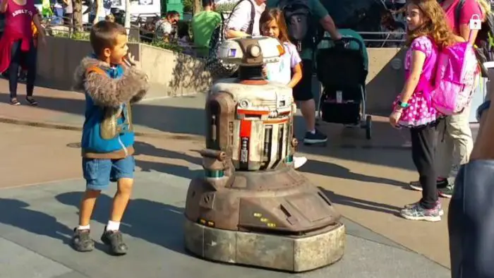 Disneyland Testing Out Droids That May Be Used When Star Wars Land Opens on Both Coasts