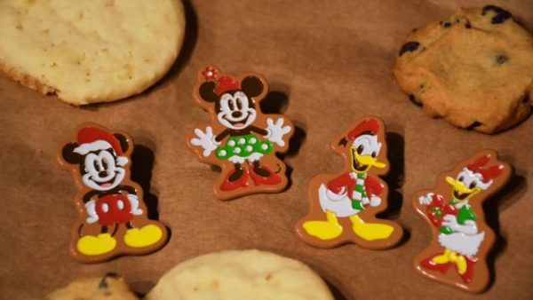 Get Jolly When You Give the Gift of Disney Holiday Gift Card Pin Sets