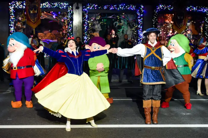 Saks Fifth Avenue New York and Disney Unveil Snow White Themed Holiday Windows