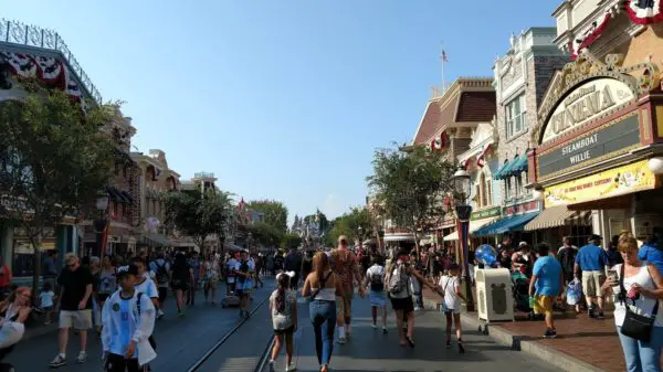 Disneyland candymaker dies 