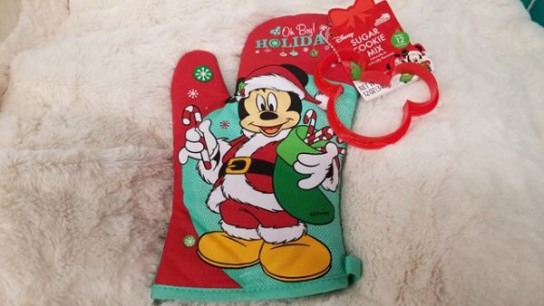 We All Need this Disney Christmas Cookies Oven Mitt from Aldi's!