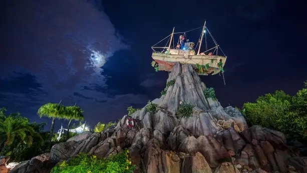 Typhoon Lagoon Joins the Incredible Summer with H20 Glow Nights