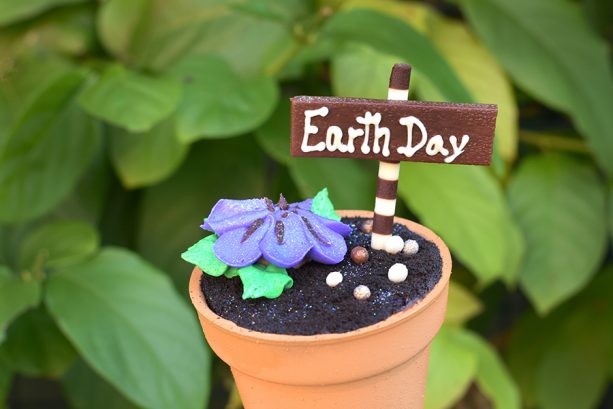 Earth Day Flower Pot Cupcake